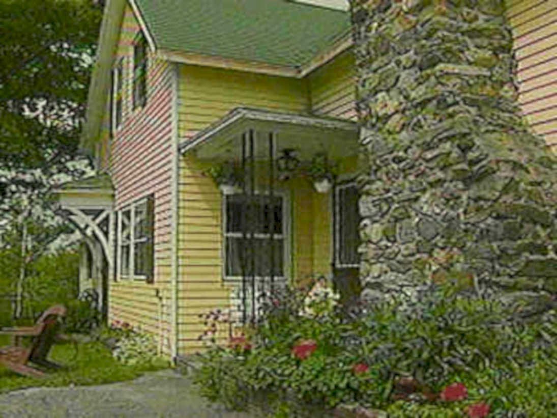 yellow clapboard house 11980s 1990s A4 Photo Print