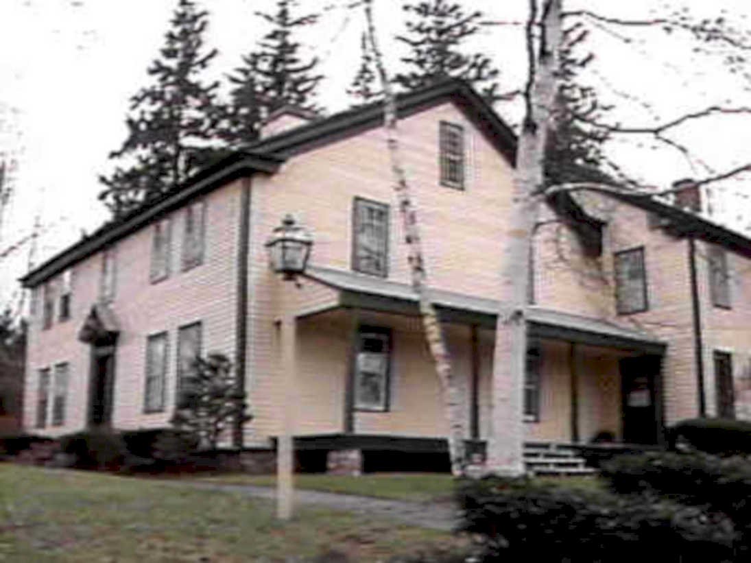 yellow clapboard house 21980s 1990s A4 Photo Print