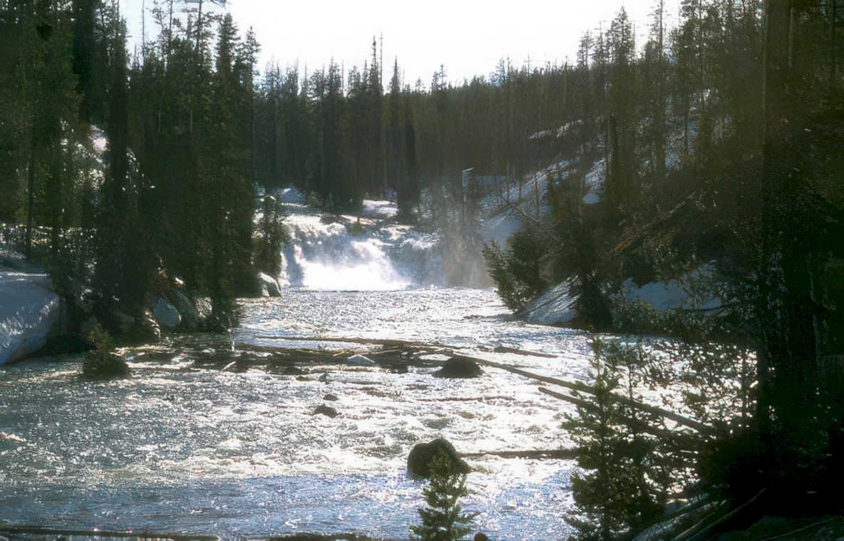 yellowstone waterfall winter GIGA 2